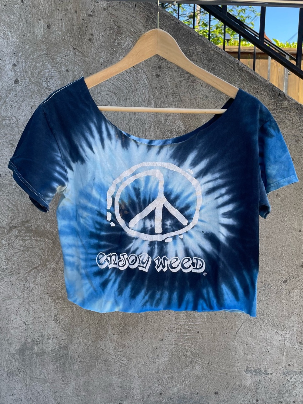 Blue tie dye Weed, California cropped off the shoulder tee sz small (17.5x17.75)